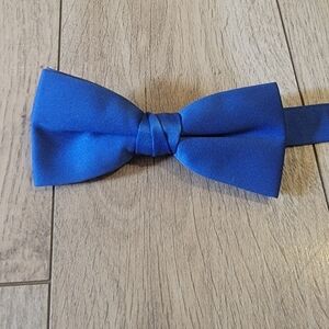 Blue adjustable bow tie